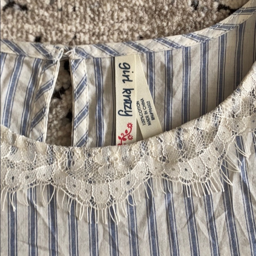 Beautiful Blouse - Picture 4 of 6